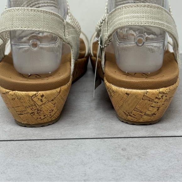 Skechers Beige Beverlee High Tea Sandals w/Comfortable Footbed Size 11 - Picture 6 of 11